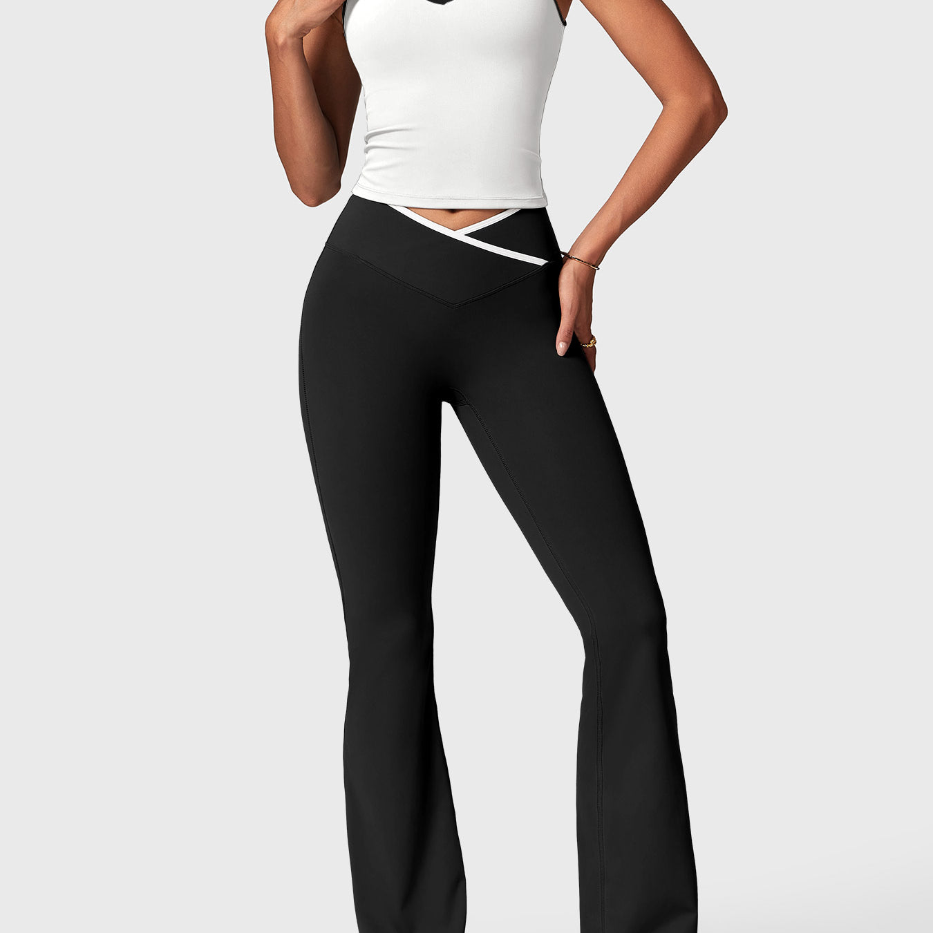 Yeoreo Alberta Contrast Trim Sports Set