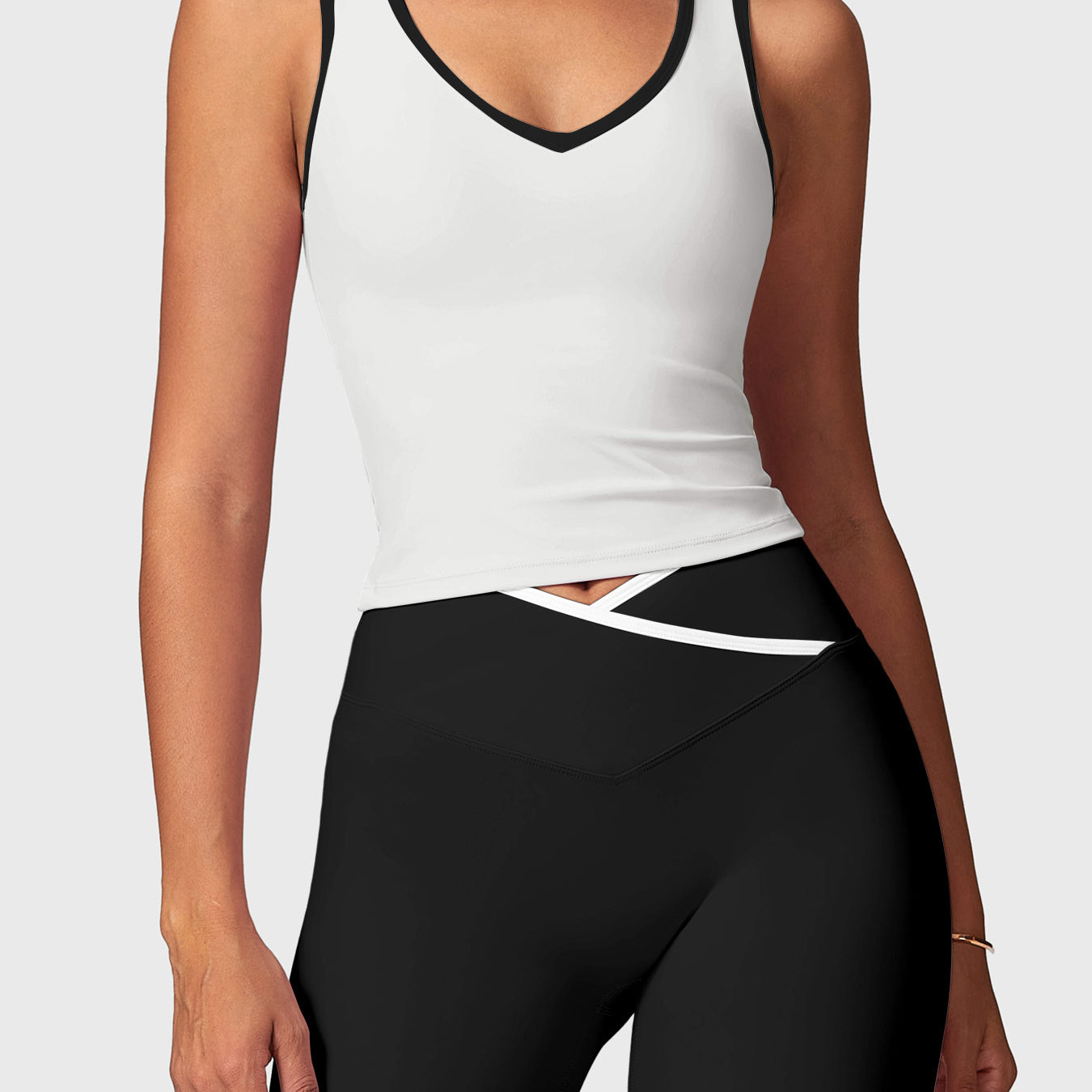 Yeoreo Alberta Contrast Trim Shorts Sports Set