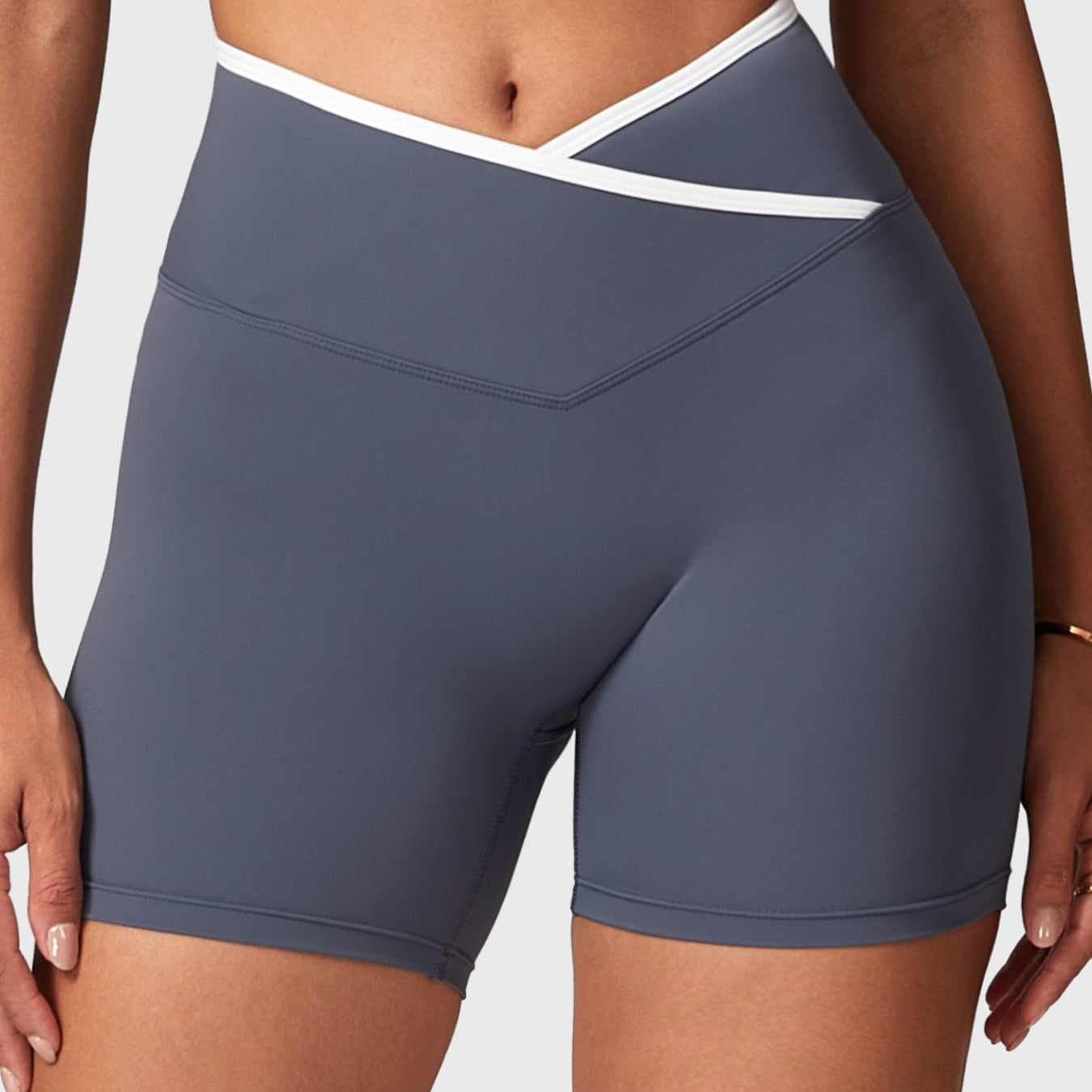 Yeoreo Alberta Contrast Trim Shorts