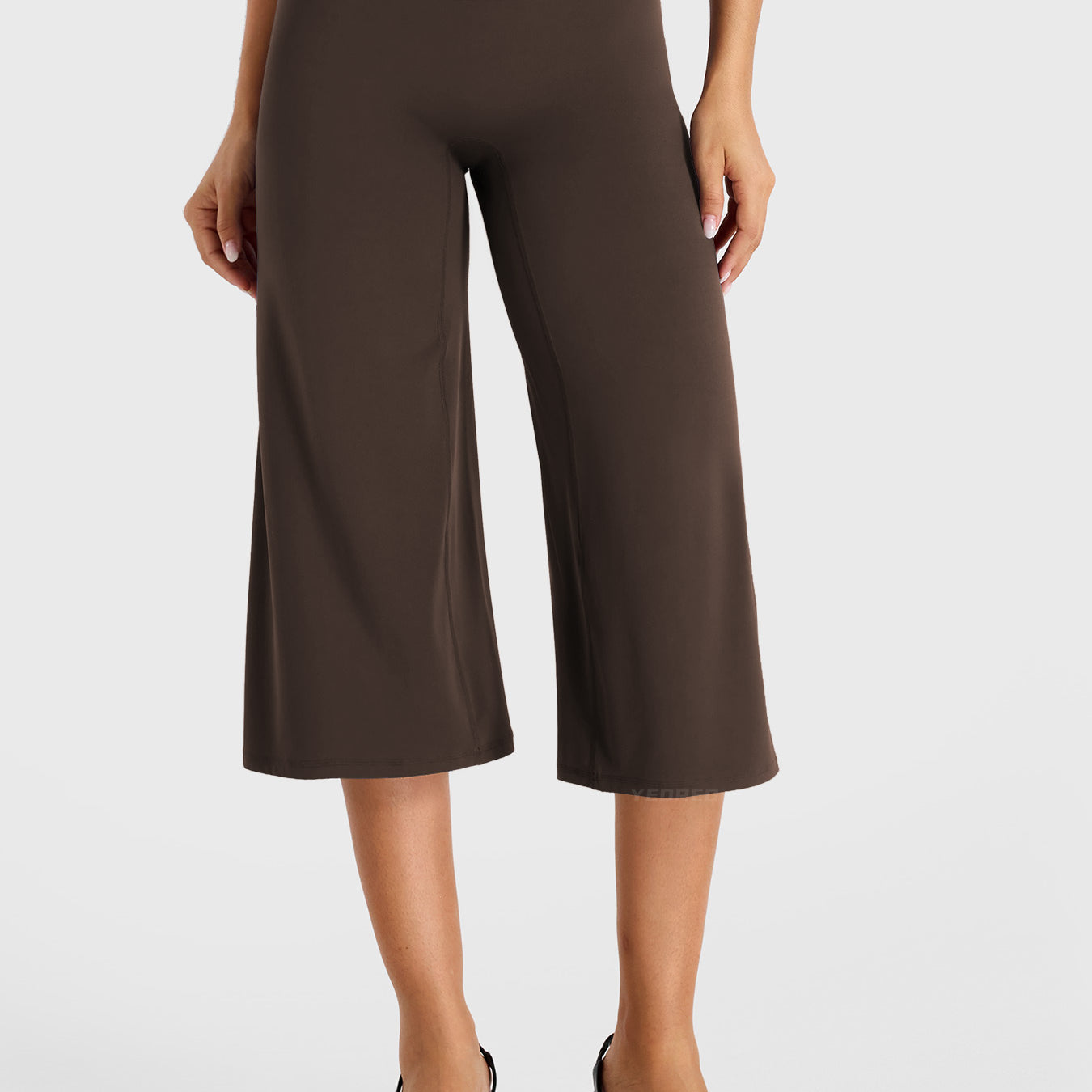 Coffee Yeoreo Samyer 21 inch low rise wide leg capri pants front view, seamless front construction with wide leg silhouette
