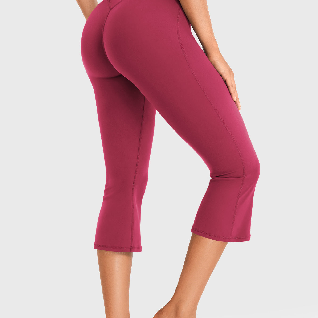 Yeoreo Daiane Flared Capri Leggings