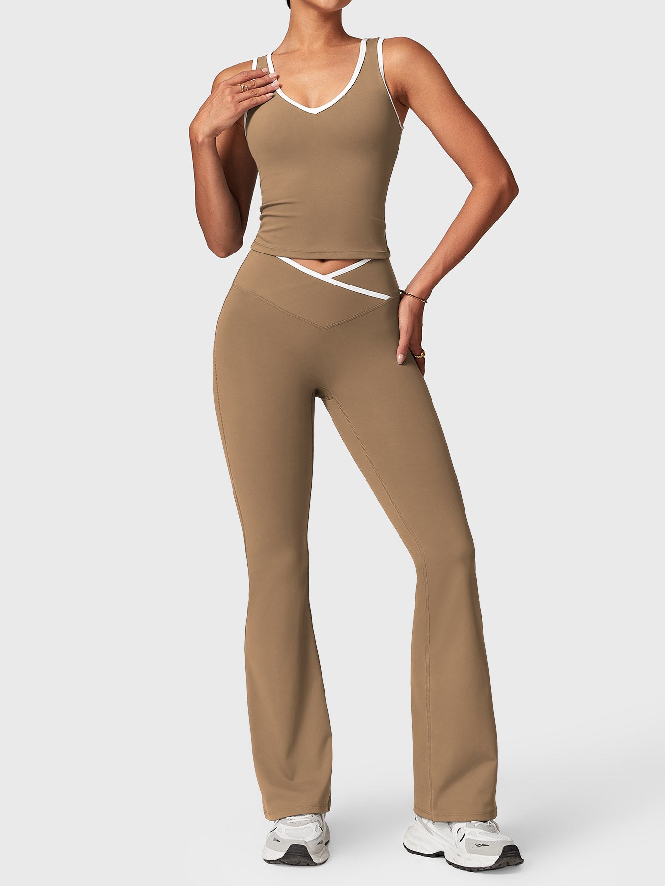 Yeoreo Alberta Contrast Trim Sports Set