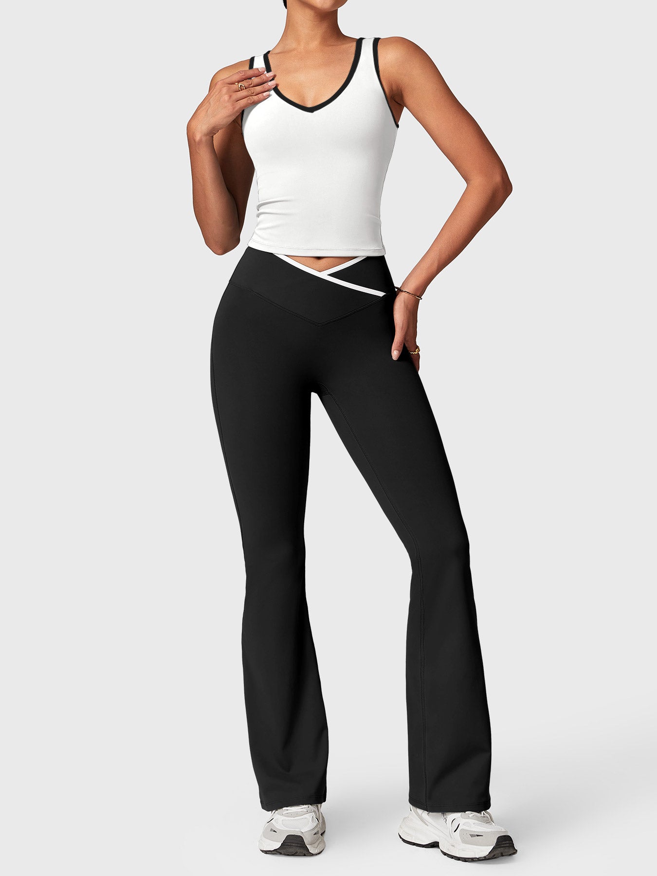 Yeoreo Alberta Contrast Trim Sports Set