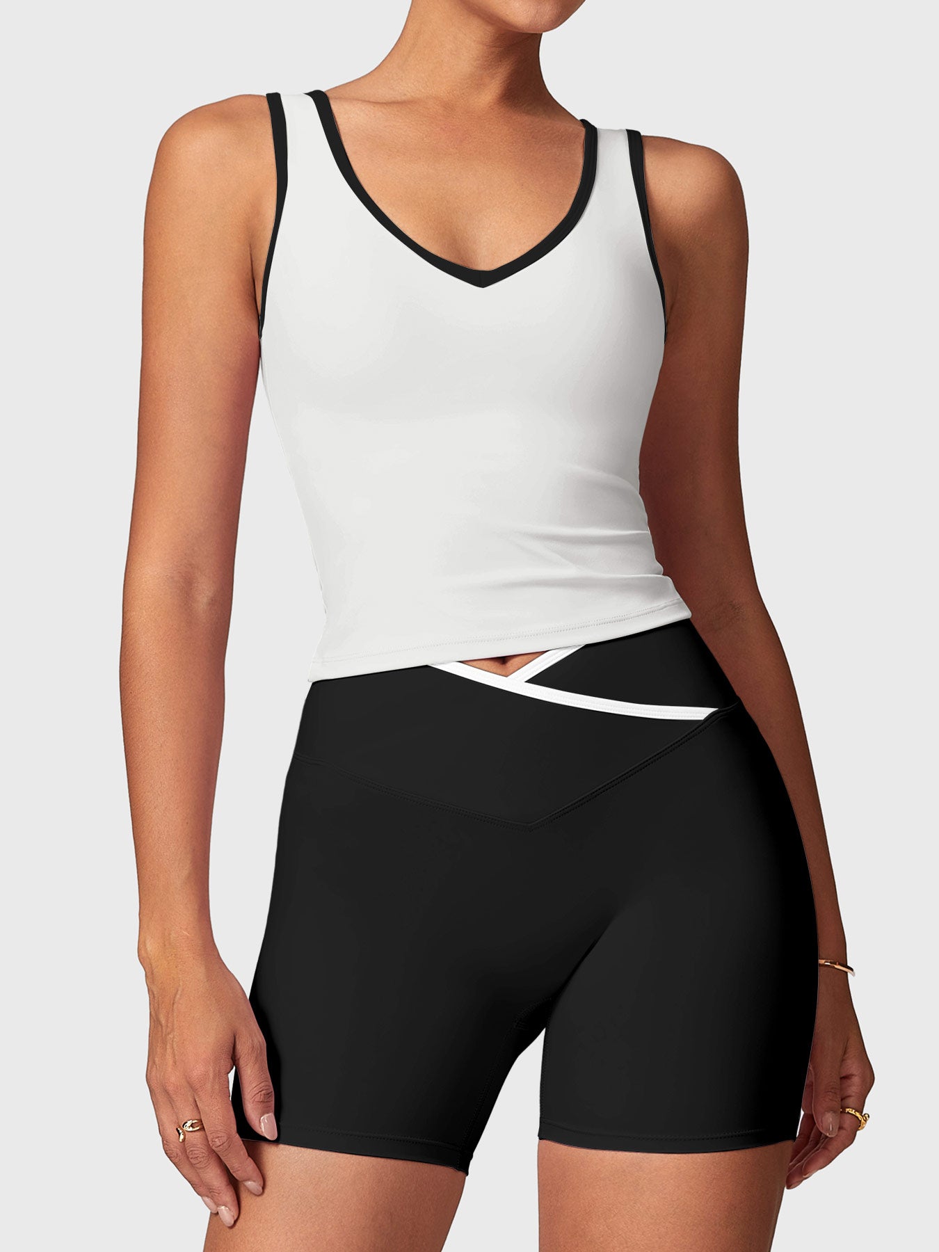 Yeoreo Alberta Contrast Trim Shorts Sports Set