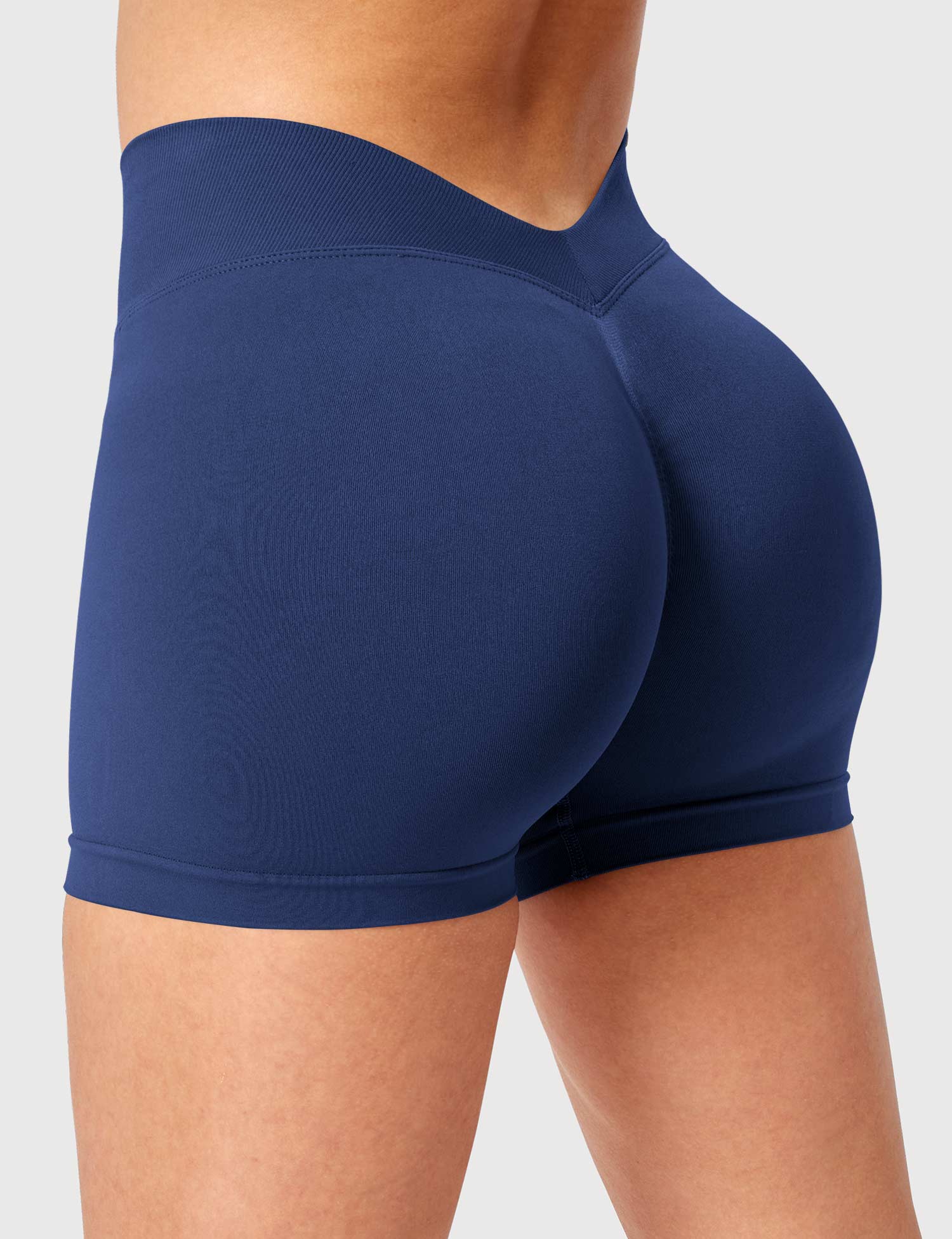 Pantalones cortos sin costuras Yeoreo V Cross Liz de 3,6"