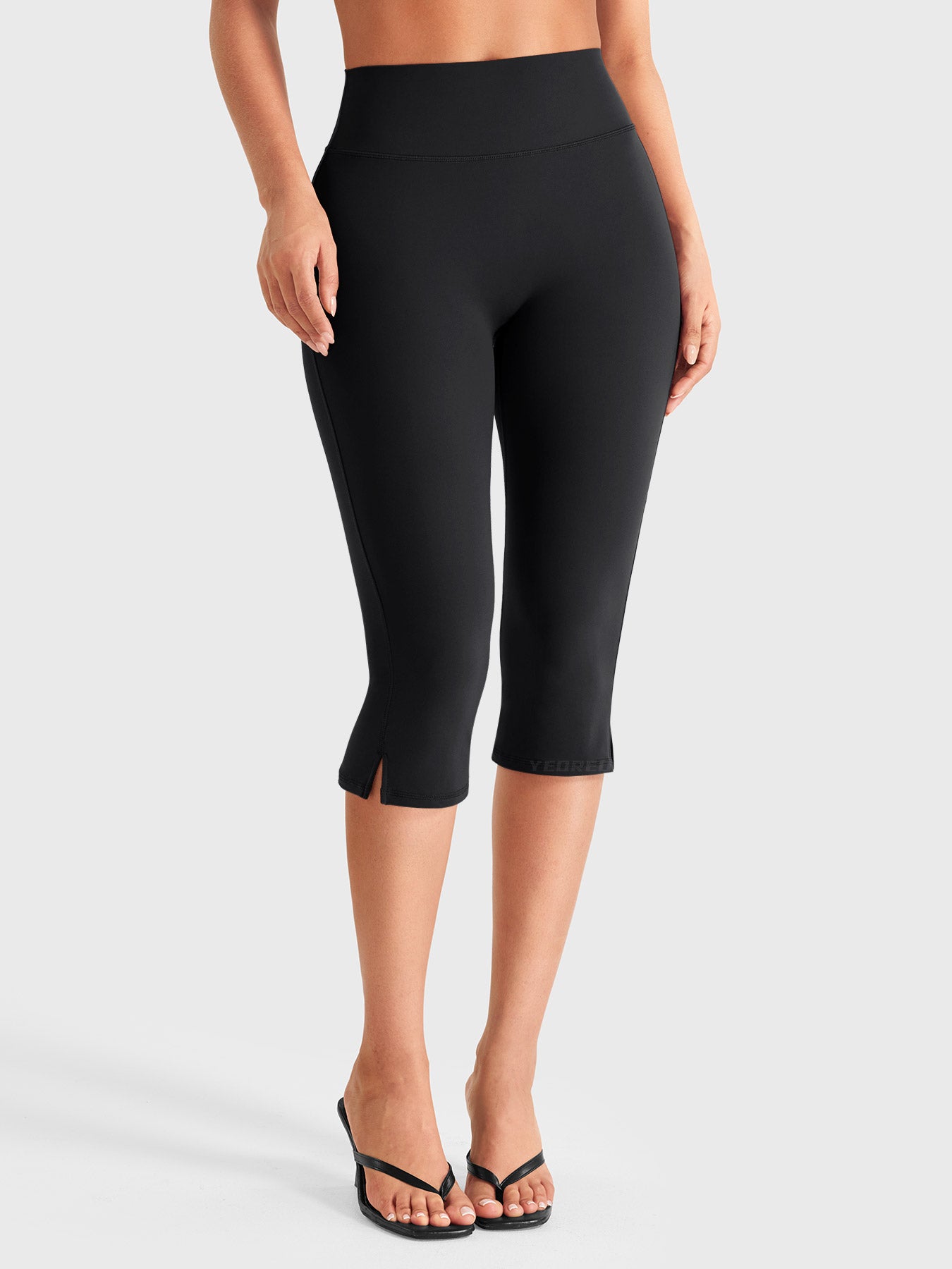 Yeoreo Ease Side-Slit Capri Leggings