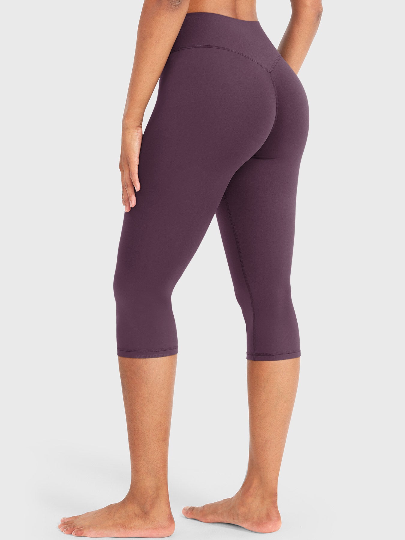 Black Berry Yeoreo Nailly Capri Leggings angled back view, V-back contour detail with 17-inch inseam capri length