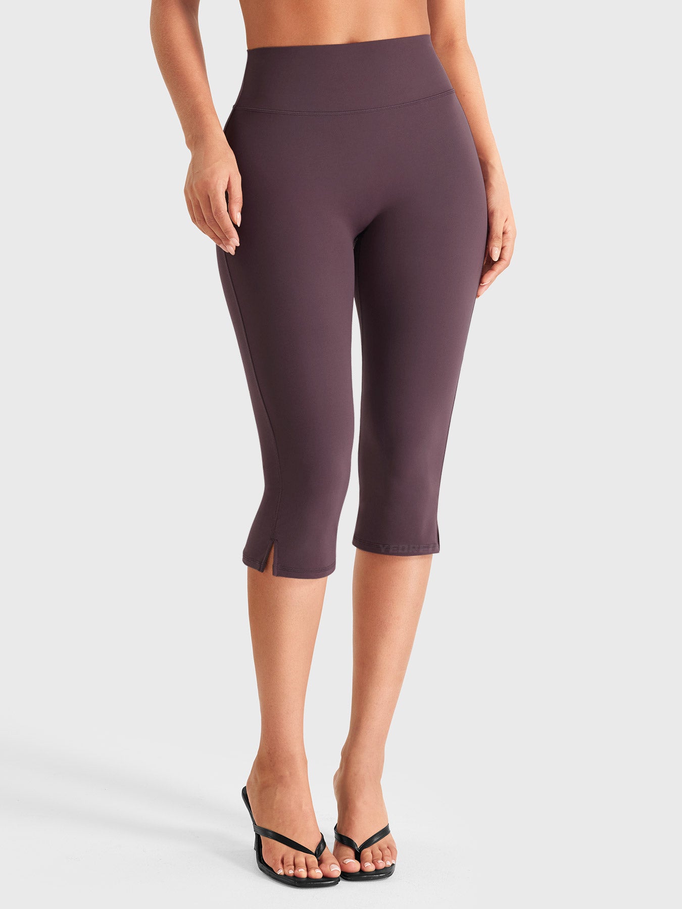 Yeoreo Ease Side-Slit Capri Leggings