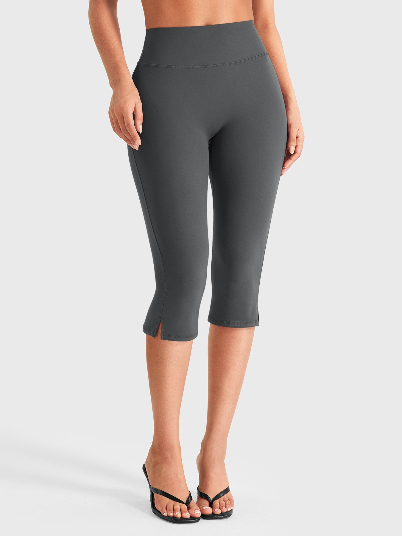 Yeoreo Ease Side-Slit Capri Leggings