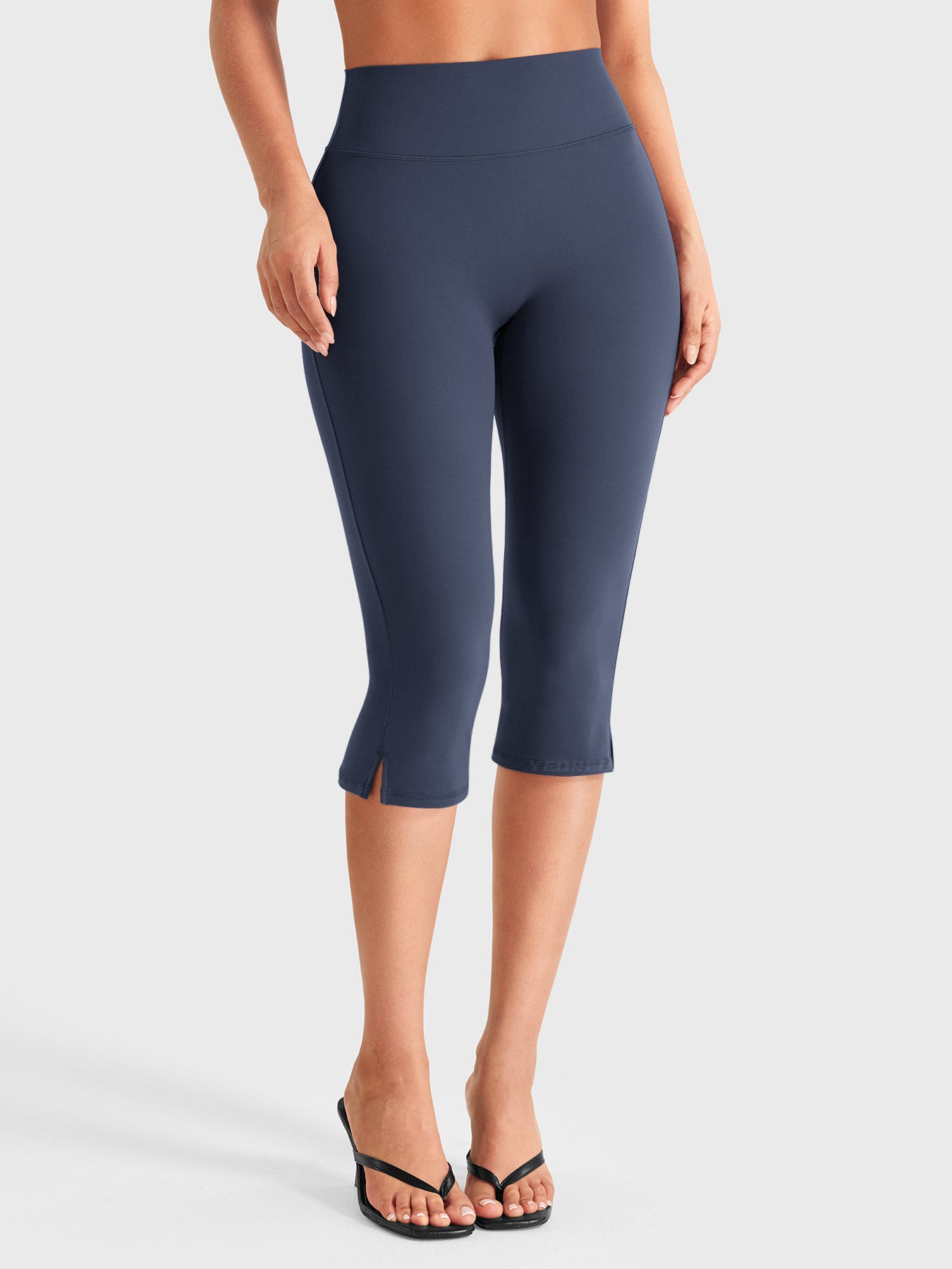 Yeoreo Ease Side-Slit Capri Leggings