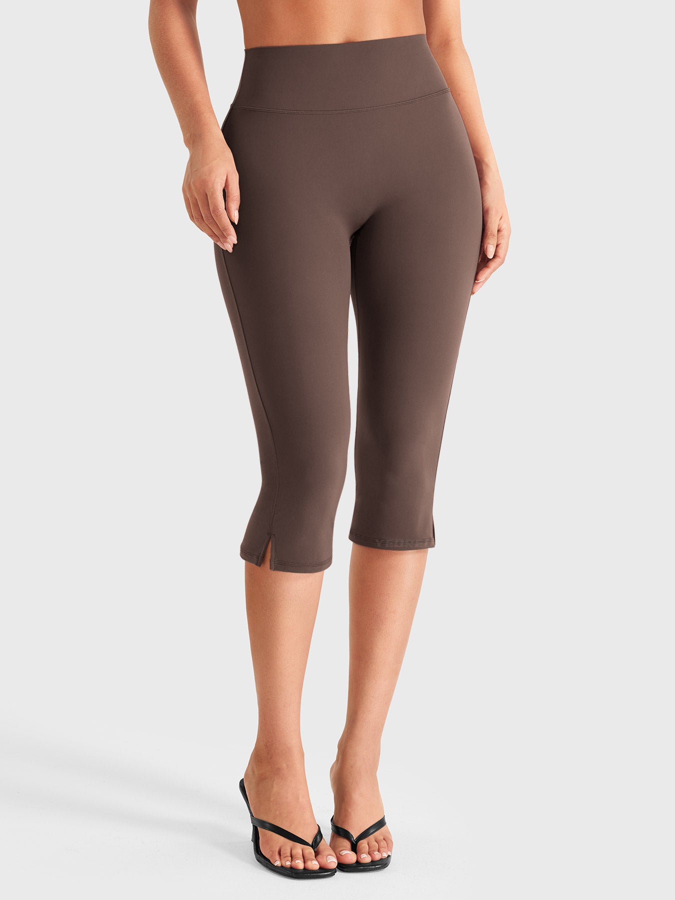 Yeoreo Ease Side-Slit Capri Leggings